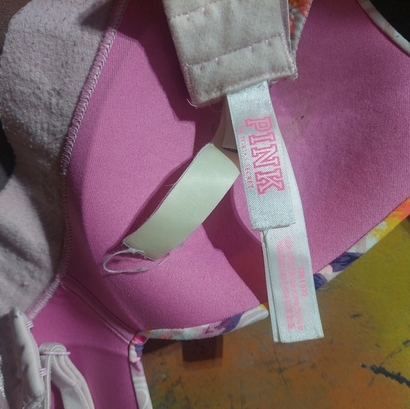 Victoria secret bras - Picture 2 of 5